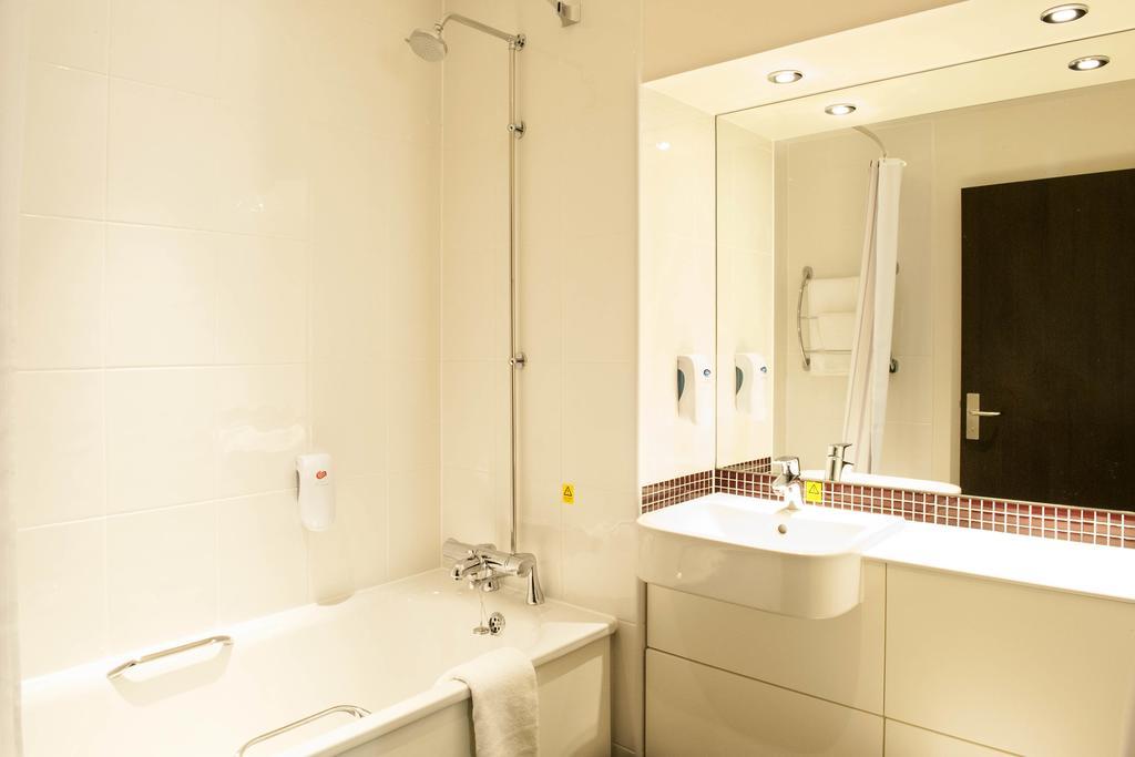 Premier Inn Bournemouth/Ferndown Dış mekan fotoğraf