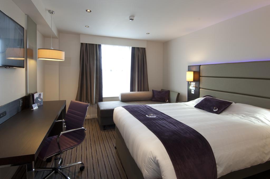 Premier Inn Bournemouth/Ferndown Dış mekan fotoğraf